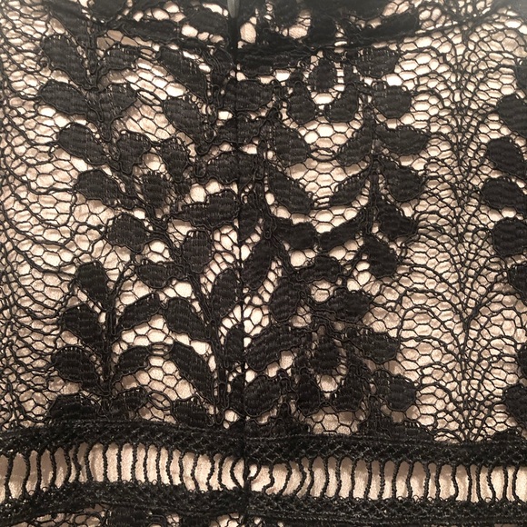 Black and cream dressy top with lace detailing, size L - Picture 5 of 6